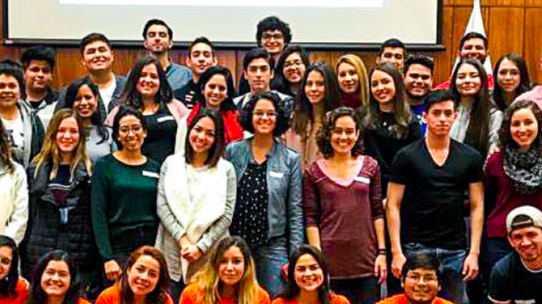 Alumnos del Tec de Monterrey en activaciones de servicio social